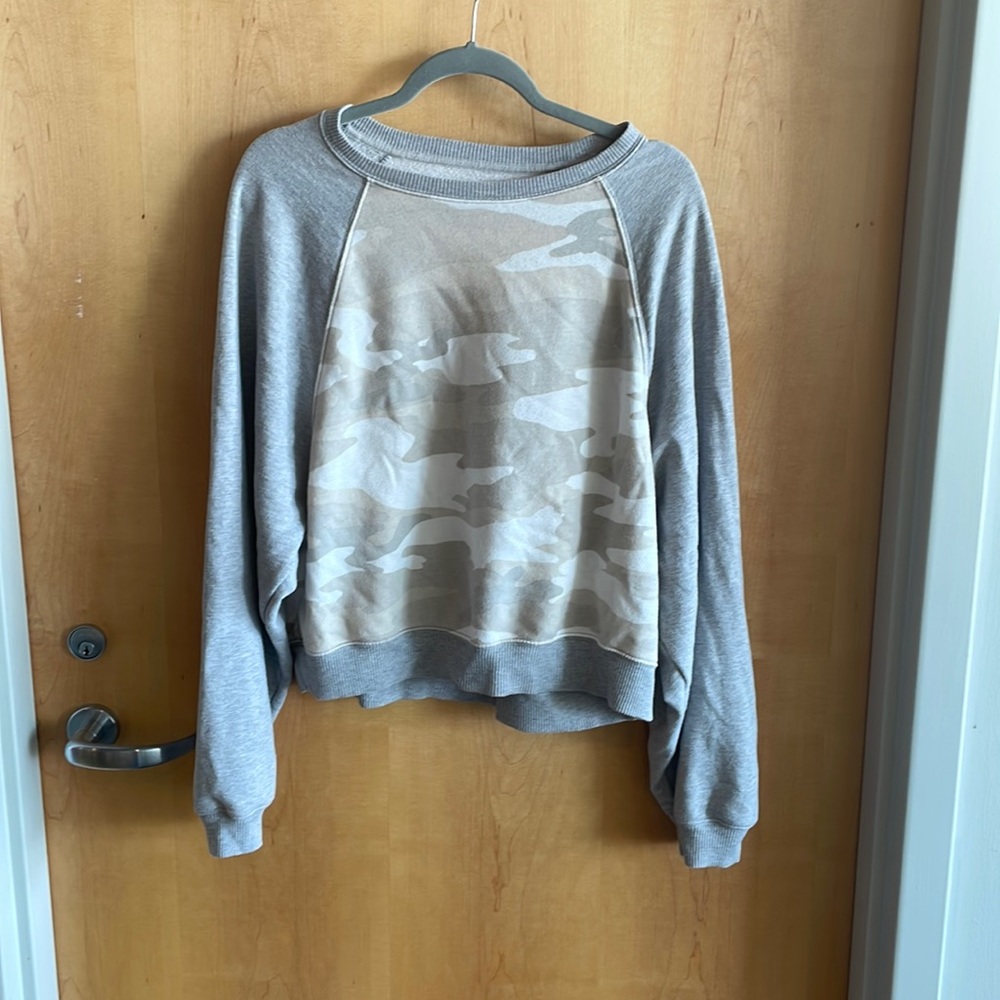 Gray Camo American Eagle Baseball Style Crew Neck Sweatshirt Size L